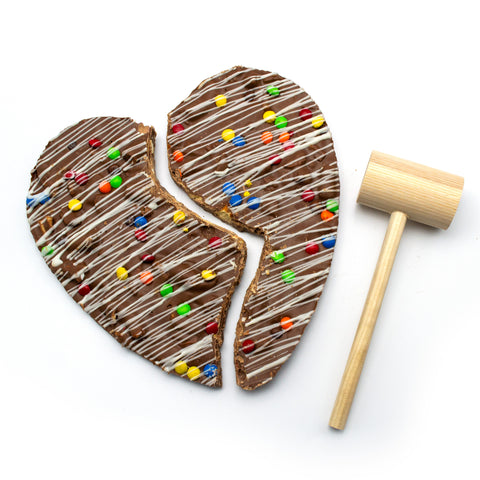 Chocolate Heart Smash with Mallet – Handcrafted Milk Chocolate Heart with Pretzels, Cookies & Candied Gems – Unique Dessert Experience & Perfect Gift